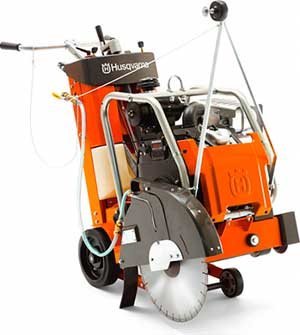 Резчик швов HUSQVARNA FS-524 в прокат в Улан-Удэ. У нас лучшая цена за сутки! Возможность взять в аренду с выгодной скидкой до 40% при экспресс доставке 24/7. И помните, ночью стоимость еще дешевле на 30%! #арендапрокат #виброплита #выгодно